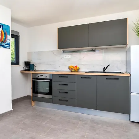 With A Parking Space - 23020 Makarska